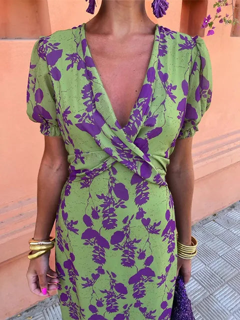 Lucy | Boho V-Neck Floral Pleated Dress